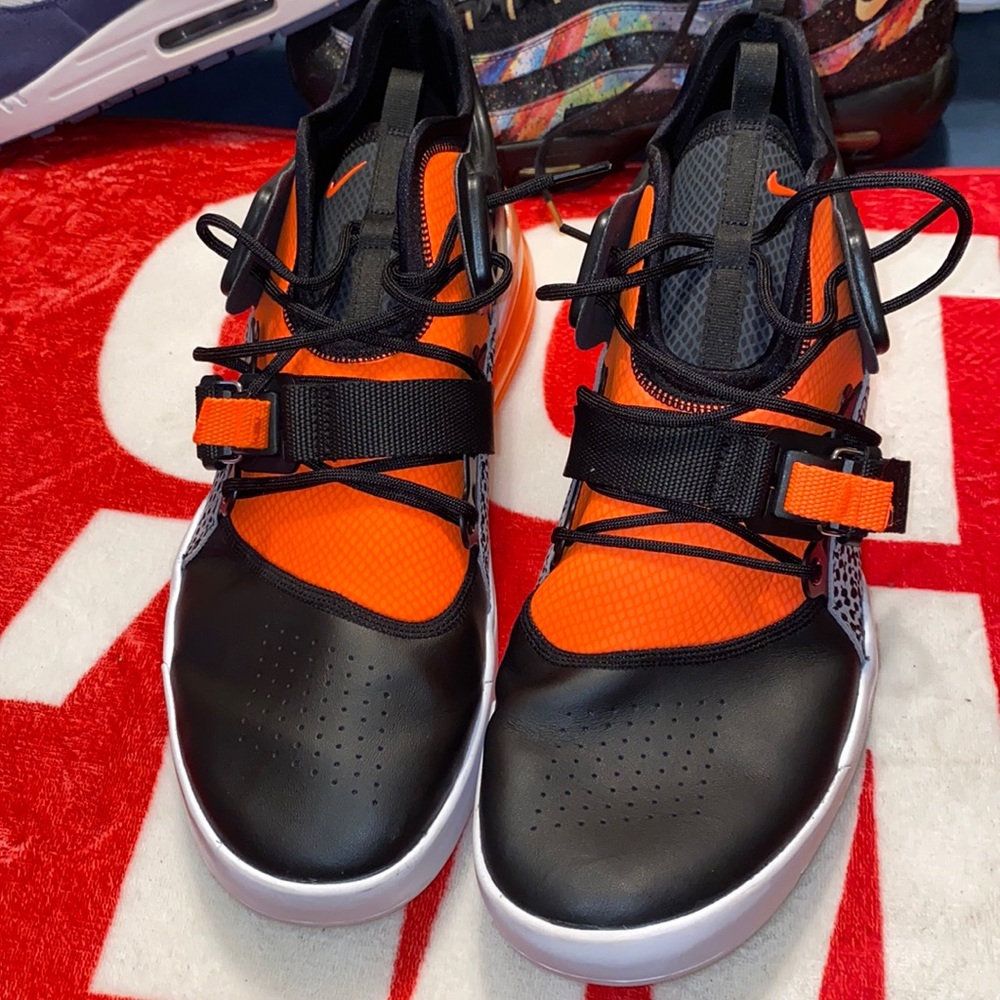 Nike Air Force 270